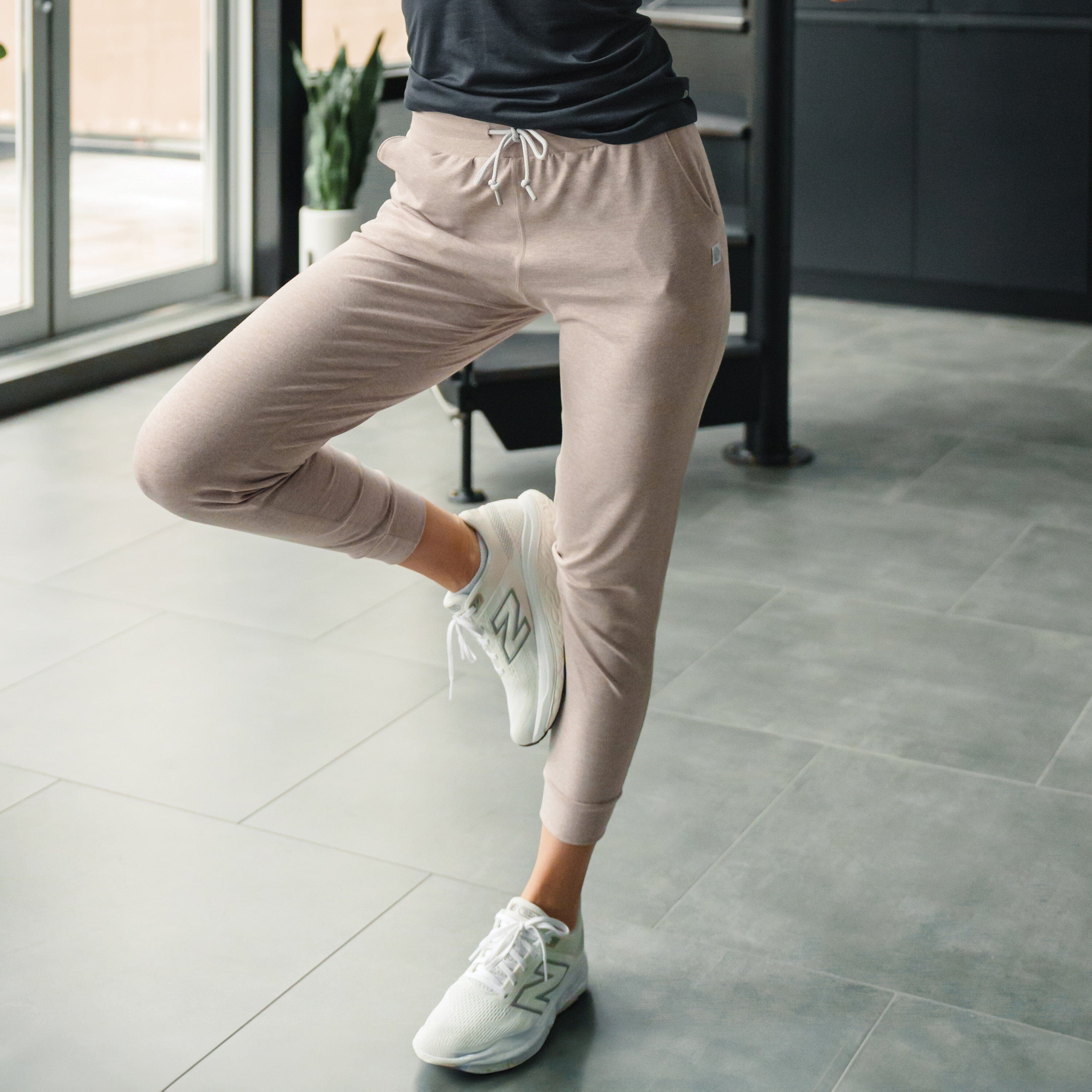 Tempo Performance Jogger | Heather - Warm Stone/White